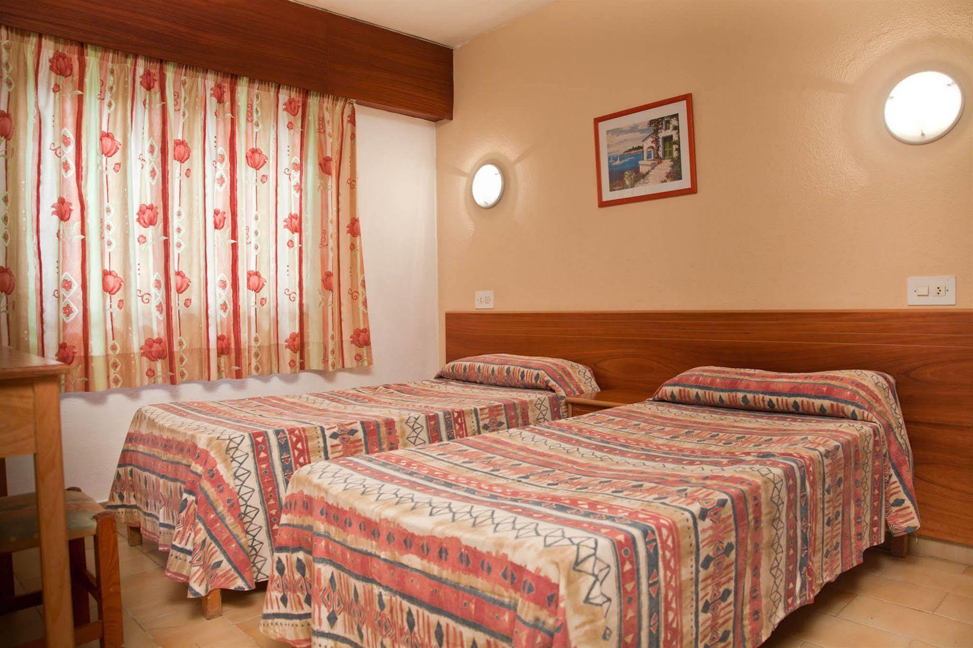 Apartamentos Mira Mola Figueretas Экстерьер фото